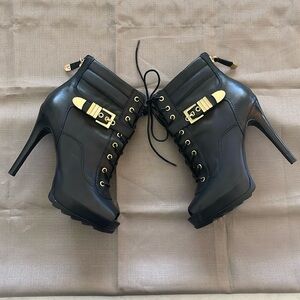 Black Guess peep toe ankle boots size 8.5